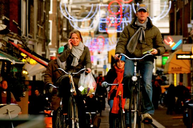 2010:fietsers_winkelstraat.jpg