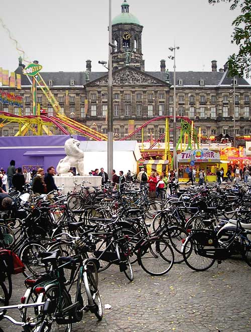 discussie:fietsparkeren_dam-kermis.jpg